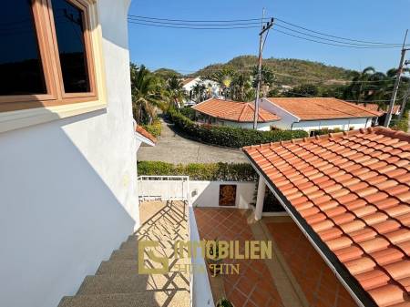 Einstöckige Pool Villa im spanischen Stil mit 5 Schlafzimmern