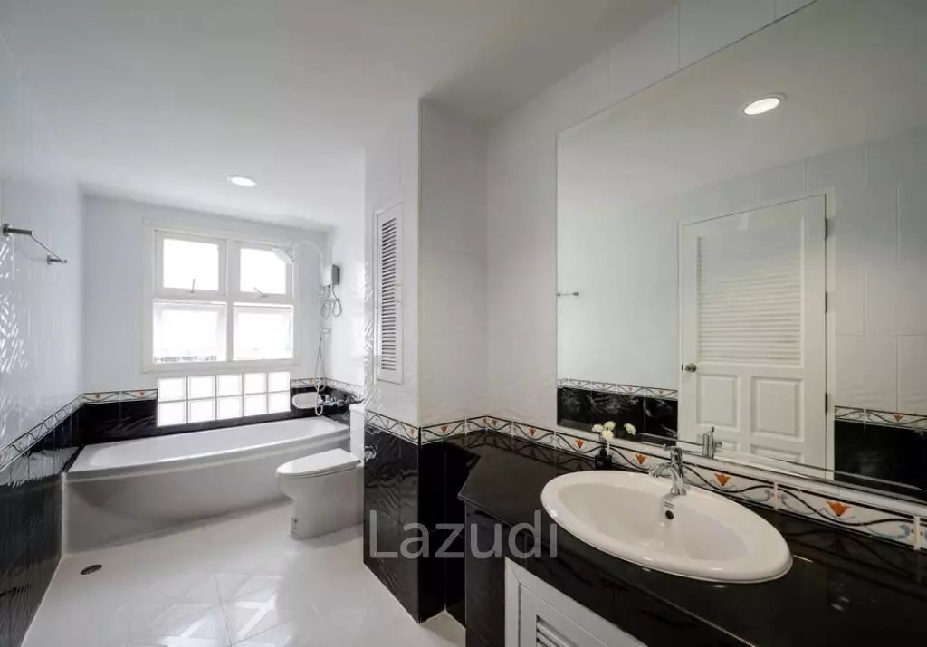 5 Bedroom 6 Bathroom 400 SQ.M Busarakum place