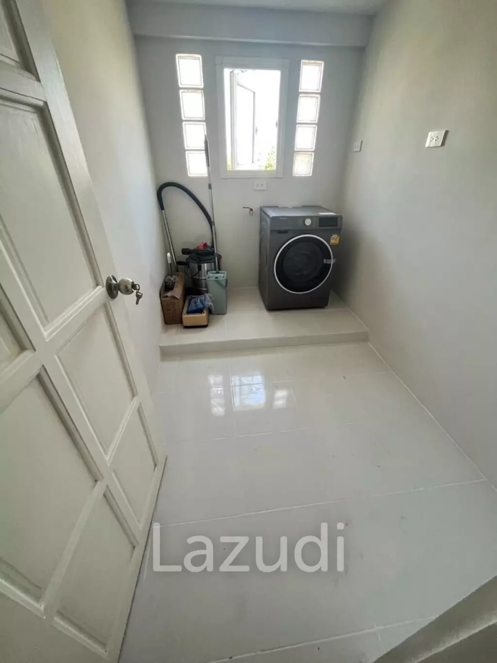 5 Bedroom 6 Bathroom 400 SQ.M Busarakum place