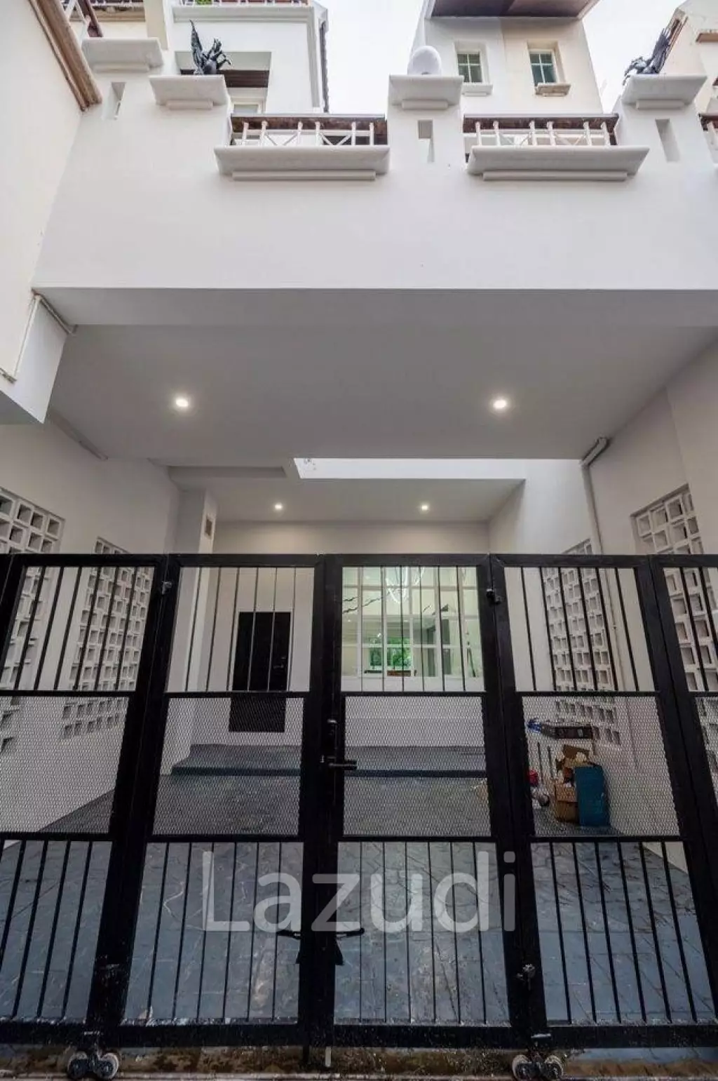 5 Bedroom 6 Bathroom 400 SQ.M Busarakum place