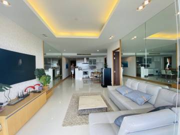 High floor beachfront condo for Sale in Jomtien at La Royale Beach