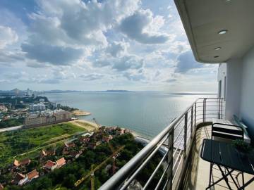 High floor beachfront condo for Sale in Jomtien at La Royale Beach