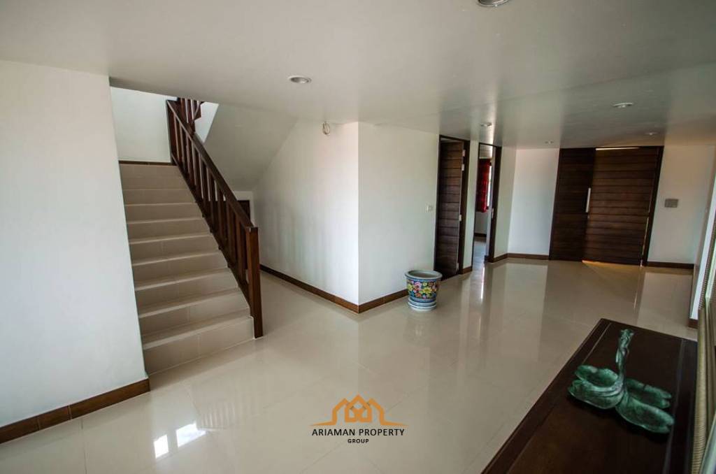 Stunning 4 bed 4 bath in Thongson bay