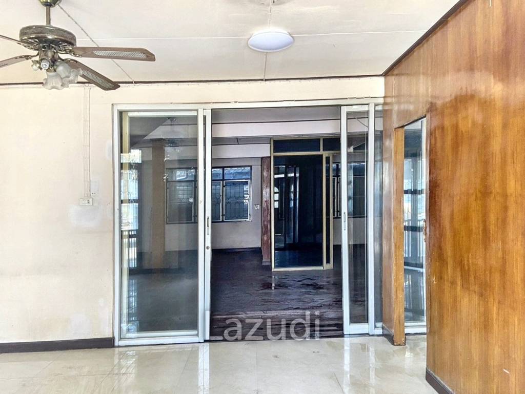 480 SQM Commercial House Thong Lo 25 - Diverse Space with Parking