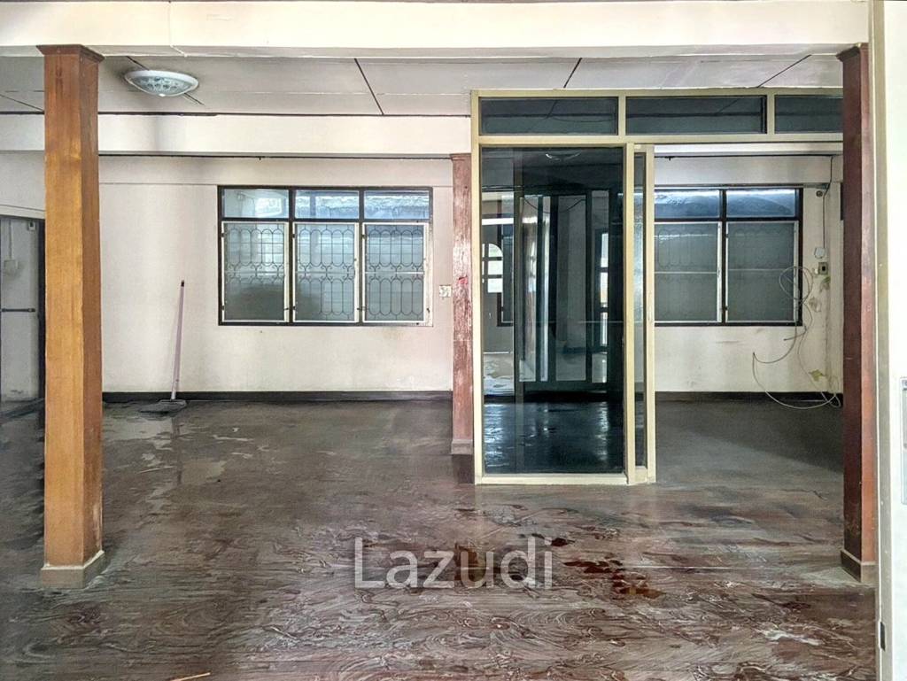480 SQM Commercial House Thong Lo 25 - Diverse Space with Parking