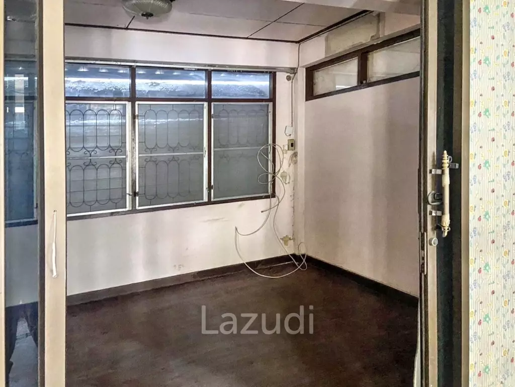 480 SQM Commercial House Thong Lo 25 - Diverse Space with Parking