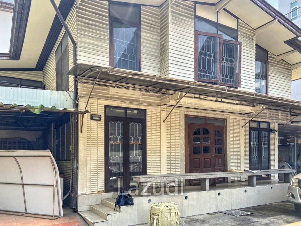 480 SQM Commercial House Thong Lo 25 - Diverse Space with Parking