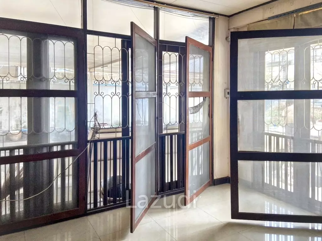 480 SQM Commercial House Thong Lo 25 - Diverse Space with Parking