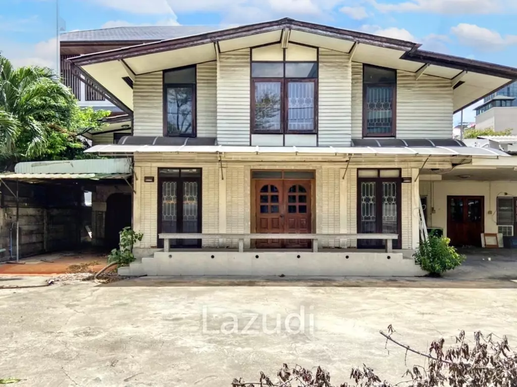 480 SQM Commercial House Thong Lo 25 - Diverse Space with Parking