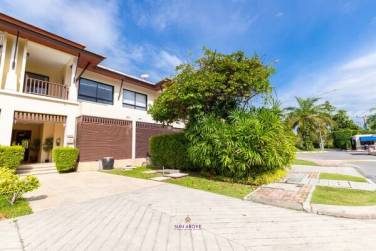 LAGUNA VILLAGE DUPLEX TOWNHOME