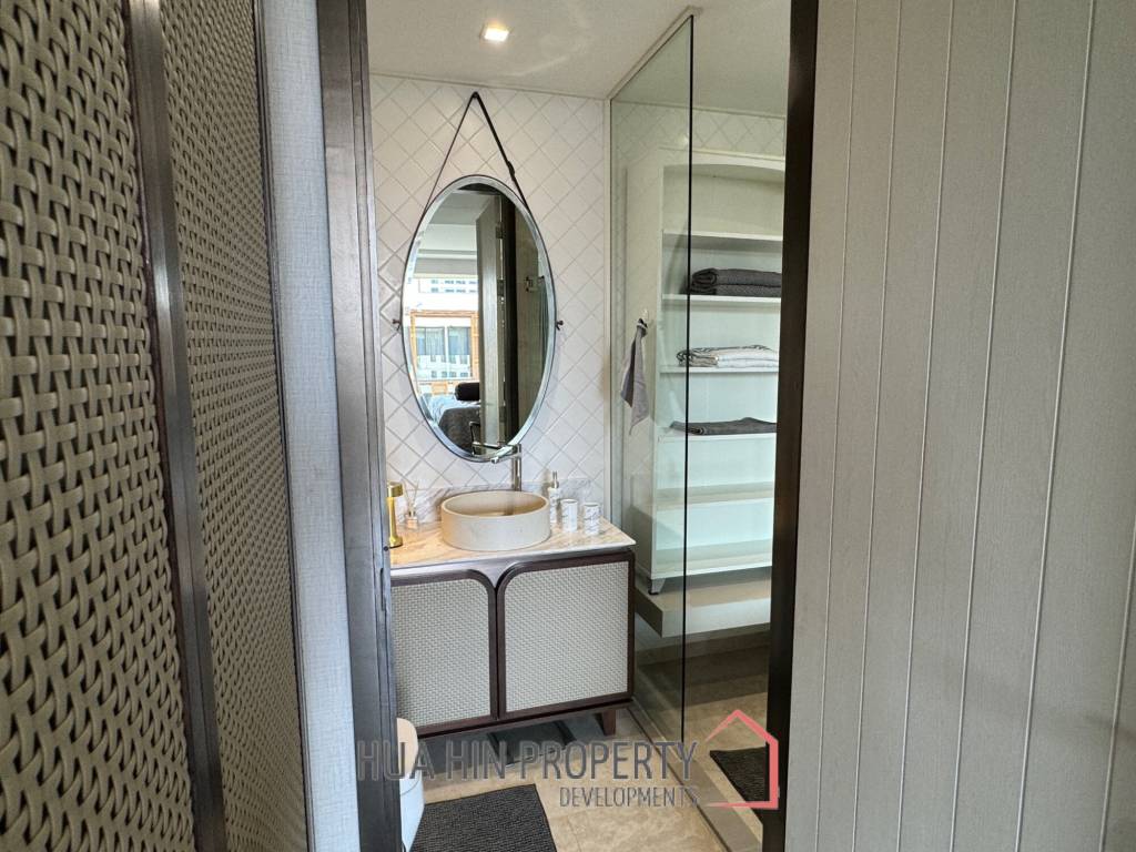 Exclusive and Luxurious 1 Bed Condo at The Intercontinental Residence