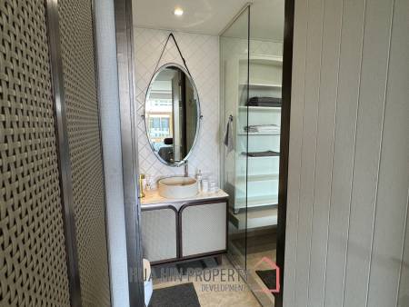 Exclusive and Luxurious 1 Bed Condo at The Intercontinental Residence