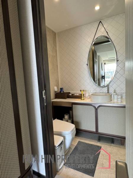 Exclusive and Luxurious 1 Bed Condo at The Intercontinental Residence