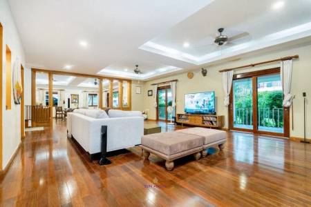 5 Bedroom Vintage Villa For Rent In Rawai