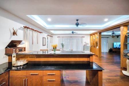 5 Bedroom Vintage Villa For Rent In Rawai