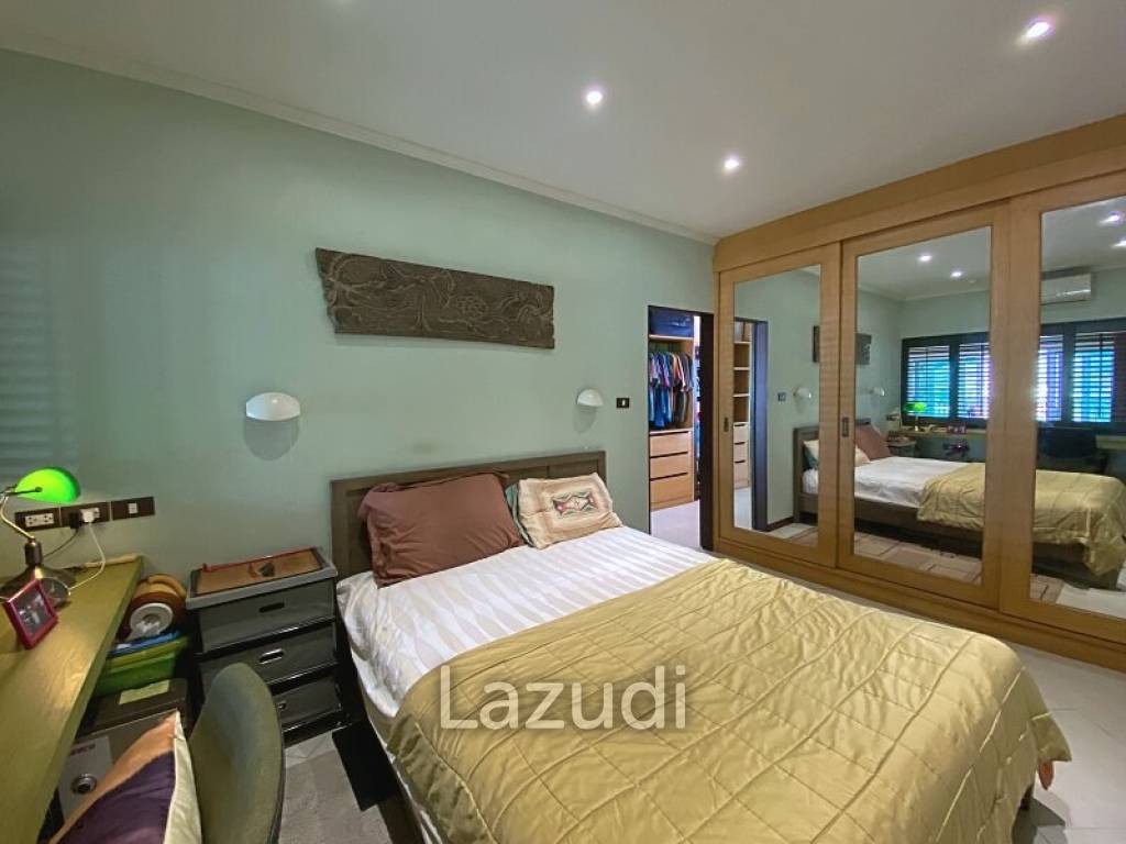 City Center 2 Bed 2 Bath Condo with Sea and Mountain View