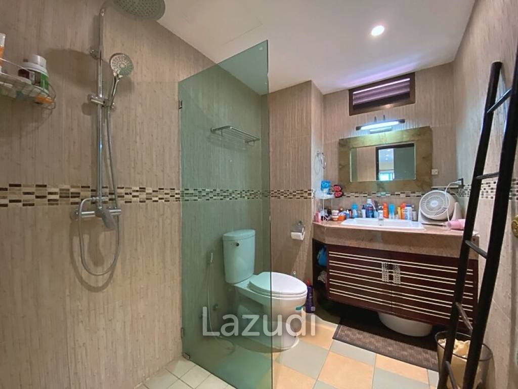 City Center 2 Bed 2 Bath Condo with Sea and Mountain View
