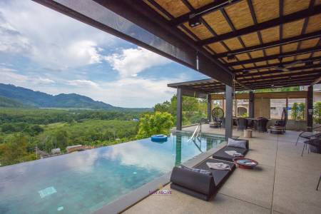 Large Double Story Villa With Mountian View