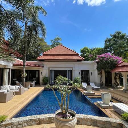 4 Bedrooms Villa Near Laguna