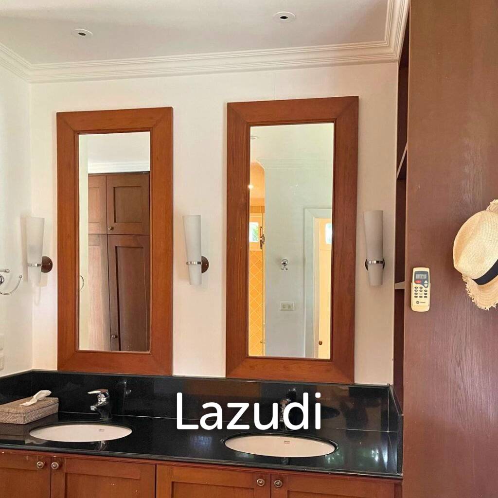 4 Bedrooms Villa Near Laguna