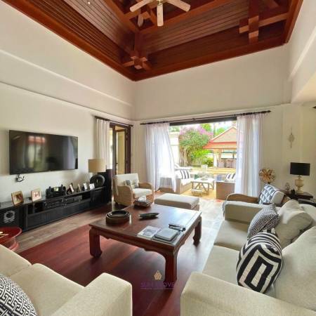 4 Bedrooms Villa Near Laguna