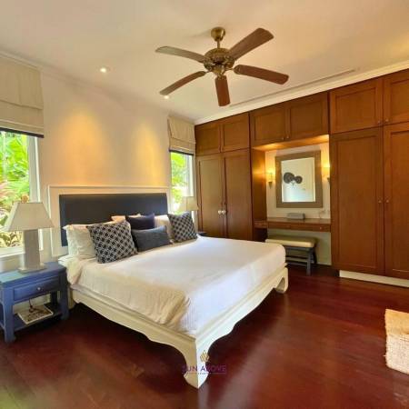 4 Bedrooms Villa Near Laguna