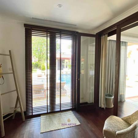 4 Bedrooms Villa Near Laguna