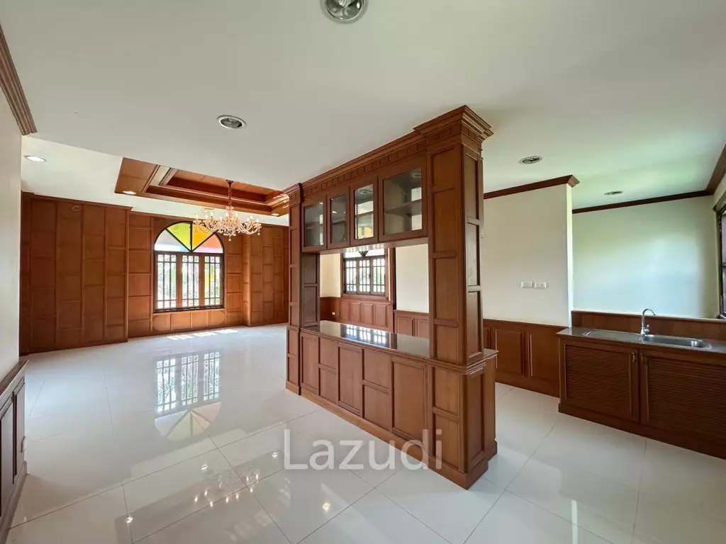 5 Beds 5 Baths 5,000 SQ.M. Private House in Na Jomtien