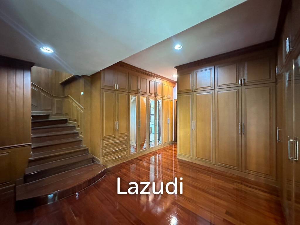 5 Beds 5 Baths 5,000 SQ.M. Private House in Na Jomtien
