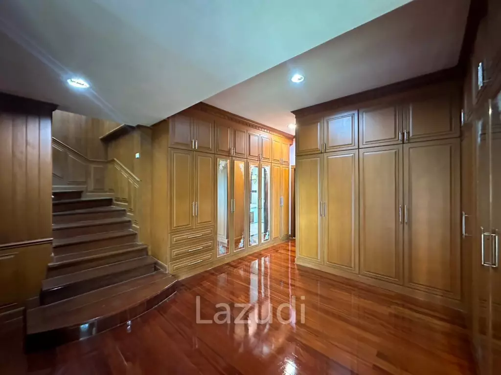 5 Beds 5 Baths 5,000 SQ.M. Private House in Na Jomtien