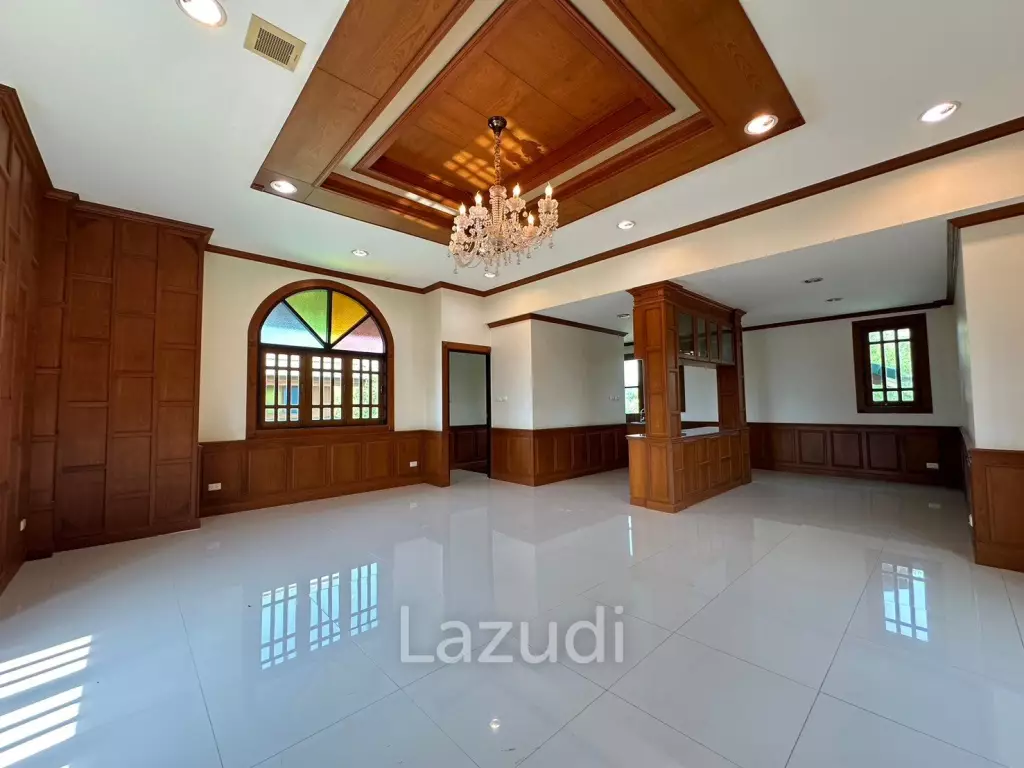 5 Beds 5 Baths 5,000 SQ.M. Private House in Na Jomtien