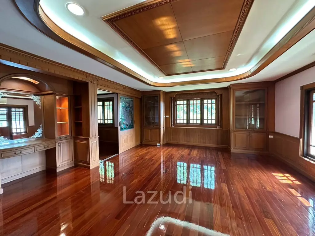 5 Beds 5 Baths 5,000 SQ.M. Private House in Na Jomtien
