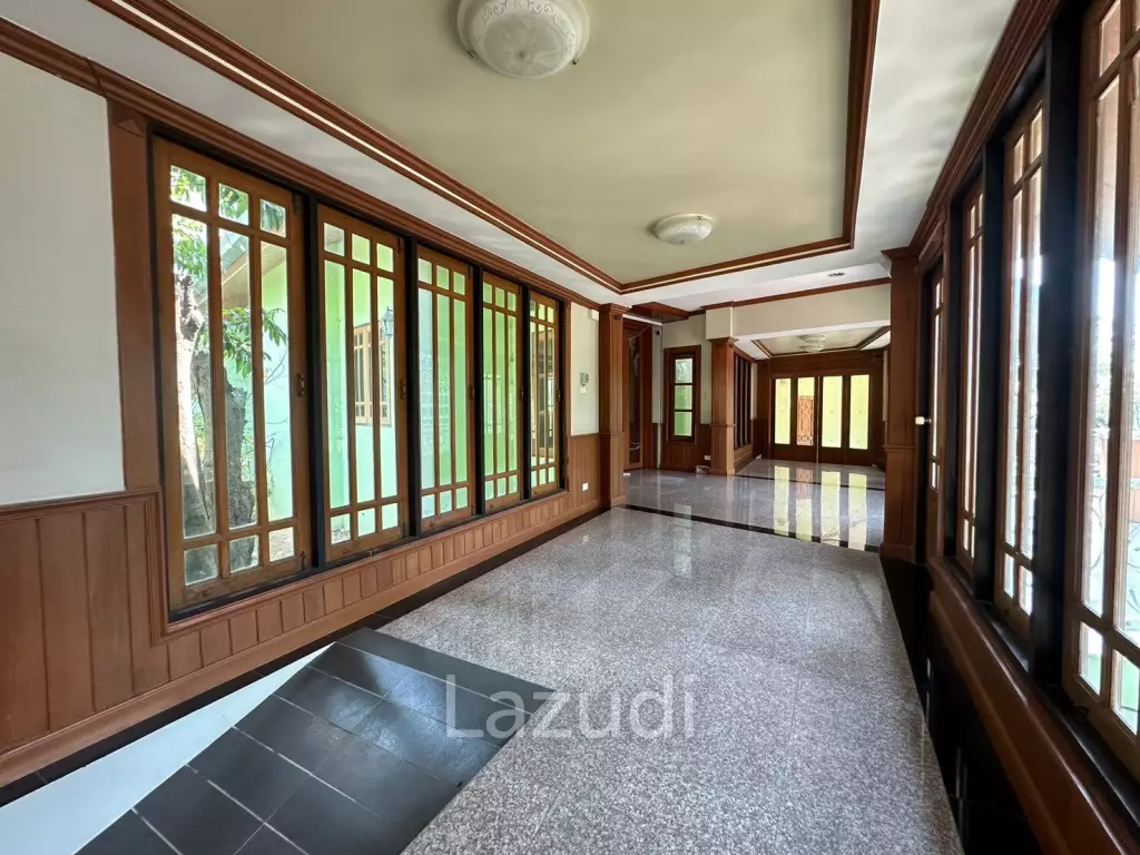 5 Beds 5 Baths 5,000 SQ.M. Private House in Na Jomtien