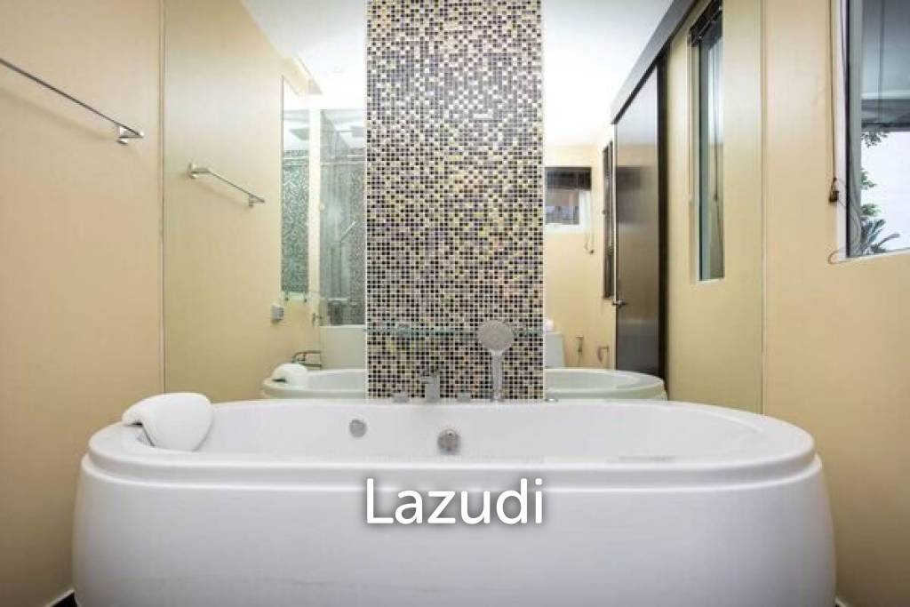 Pool Villa 4 Bedrooms in Chalong