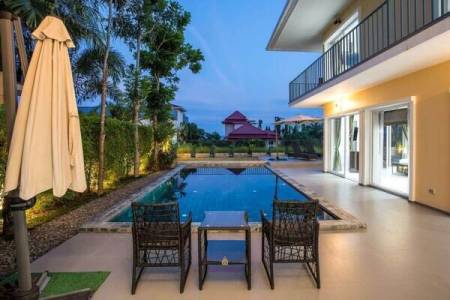 Pool Villa 4 Bedrooms in Chalong