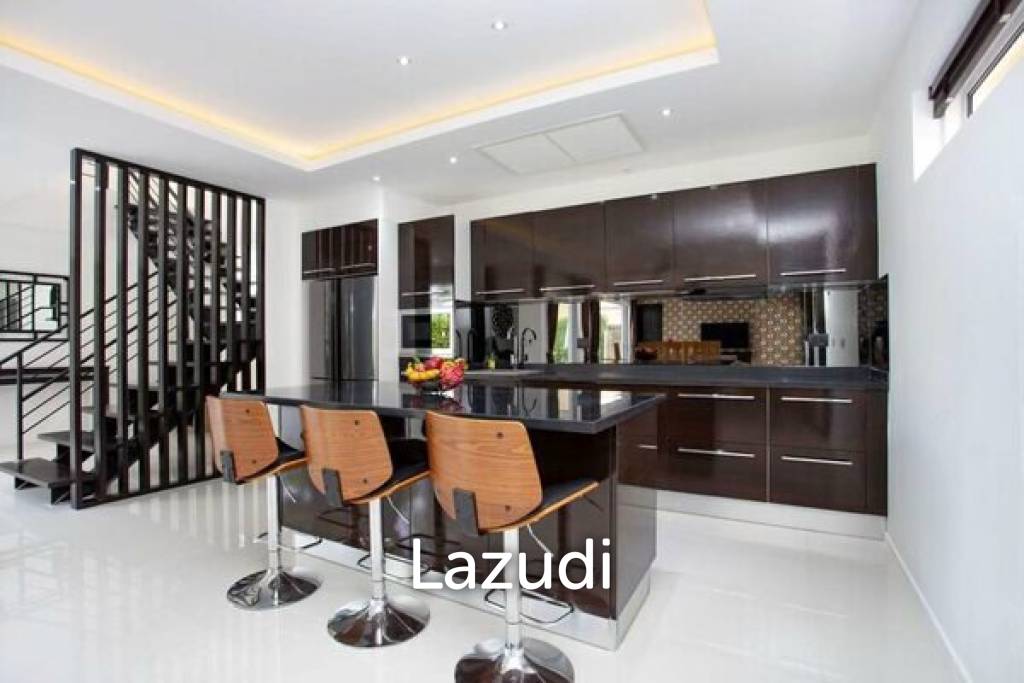 Pool Villa 4 Bedrooms in Chalong