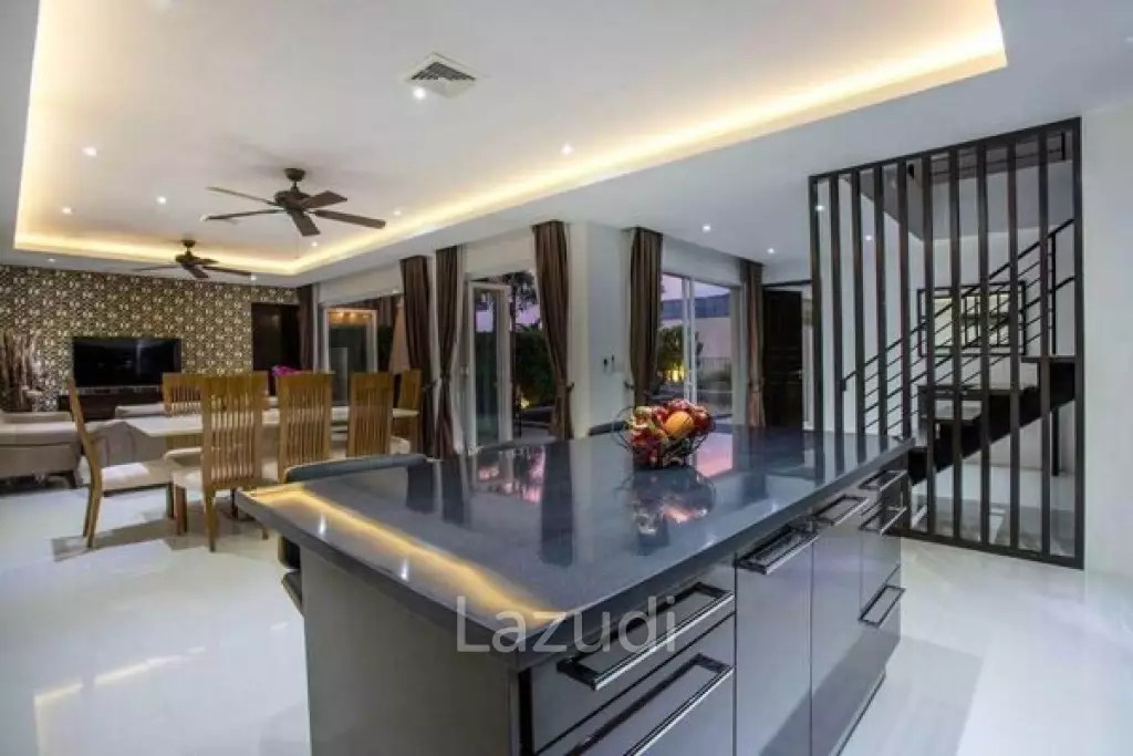 Pool Villa 4 Bedrooms in Chalong