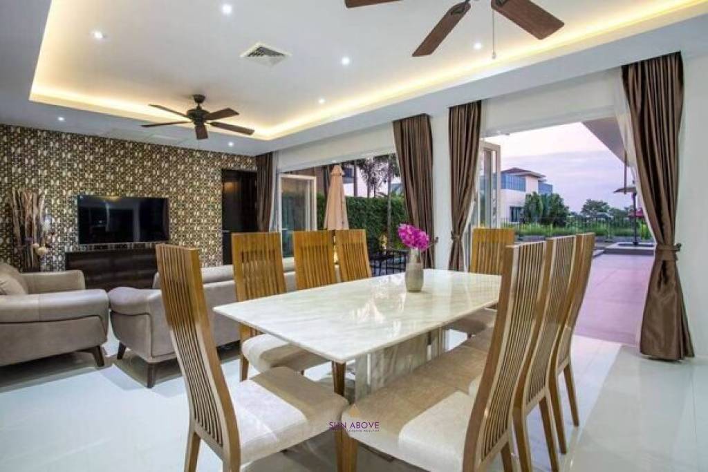 Pool Villa 4 Bedrooms in Chalong