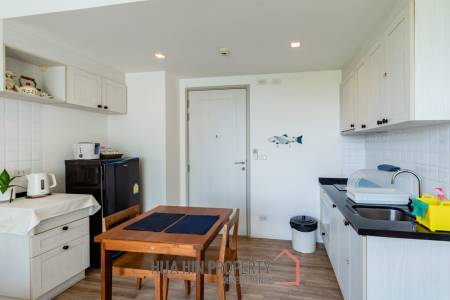 SUMMER CONDO : 1 bed great value with pool view