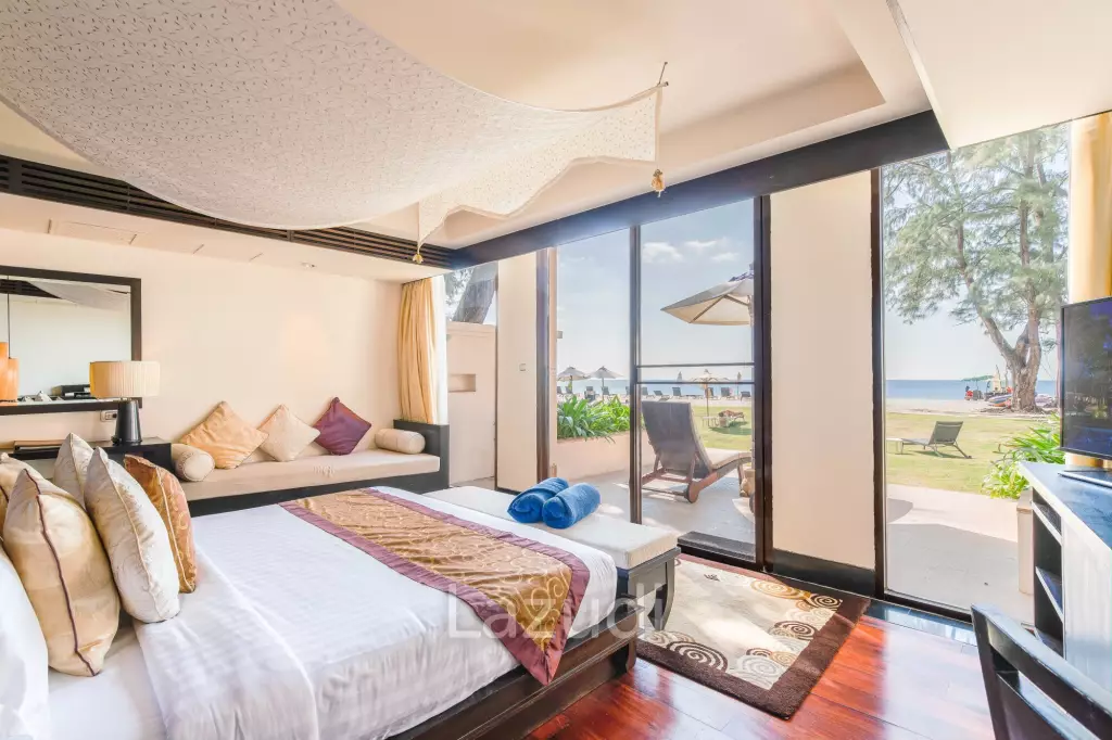 Beachfront villa 2 beds sea view at laguna