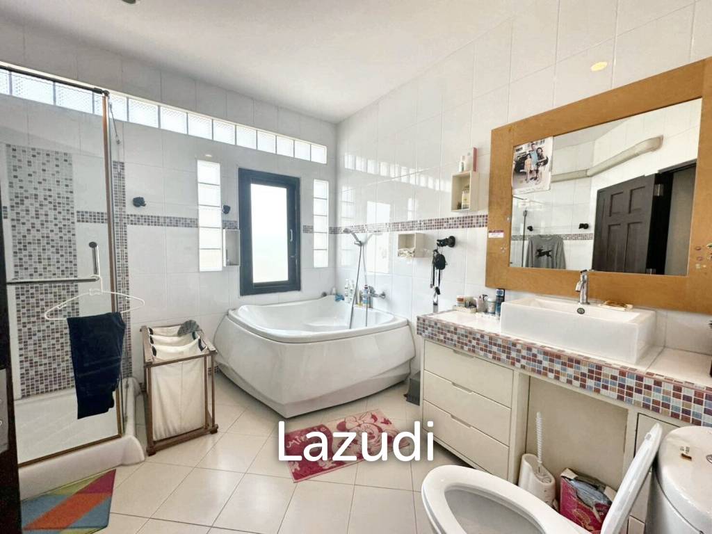 4 Bed 3 Bath 400 SQ.M House at Kaset Nawamin
