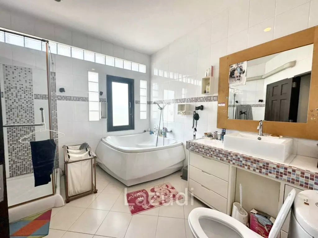 4 Bed 3 Bath 400 SQ.M House at Kaset Nawamin