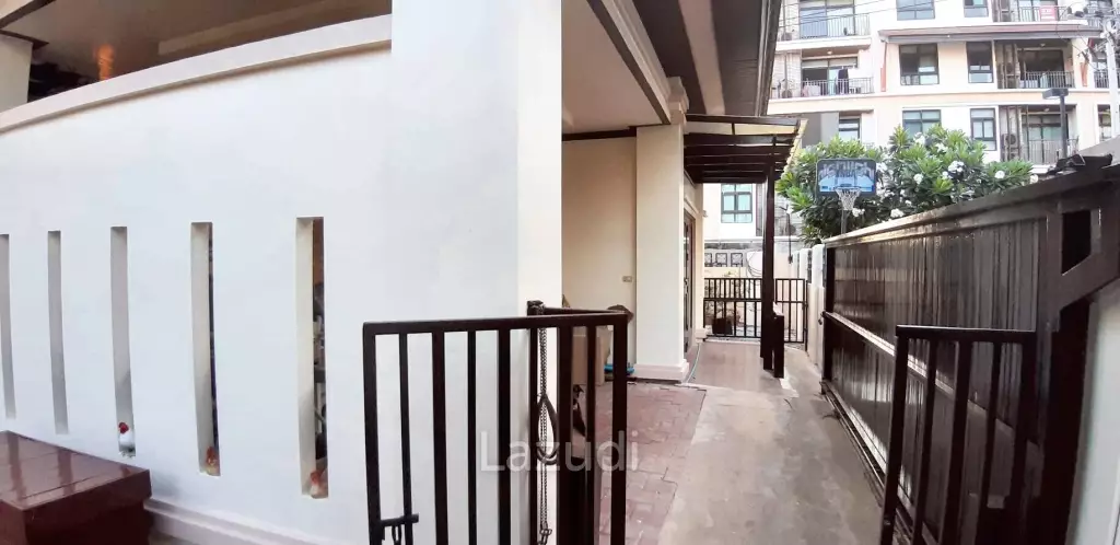 4 Bed 3 Bath 400 SQ.M House at Kaset Nawamin