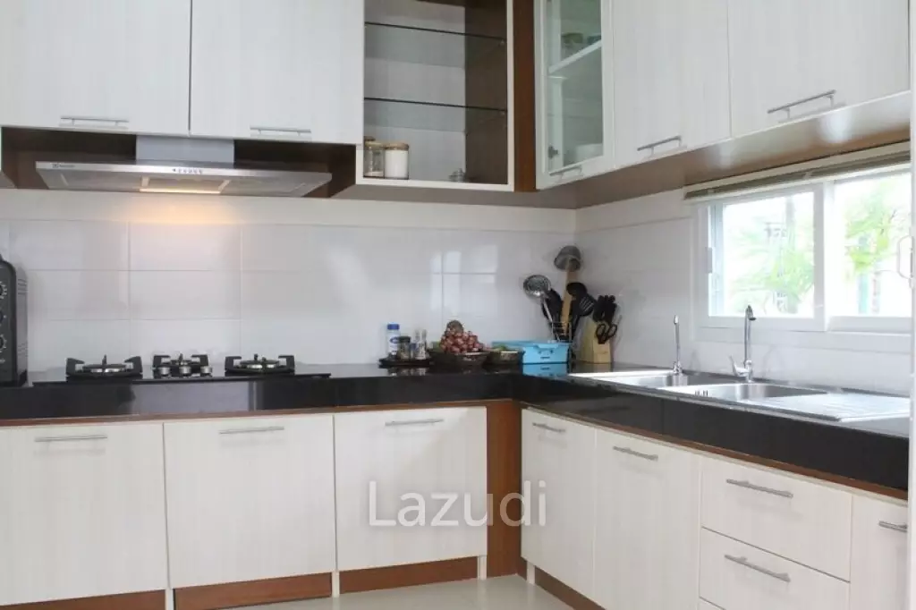 Fine maintained 3 bed 3 bath House in Sinthanee 11