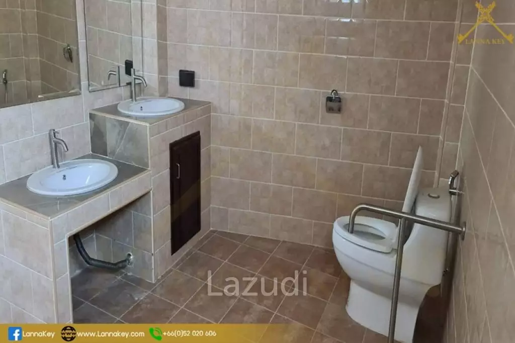 Top Location Guesthouse with Restaurant and Bar For Takeover!