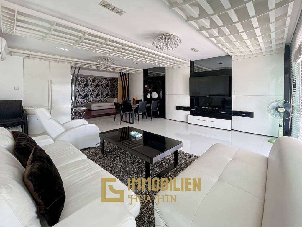 Ban Sangchan: Beachfront Condo in Hua Hin