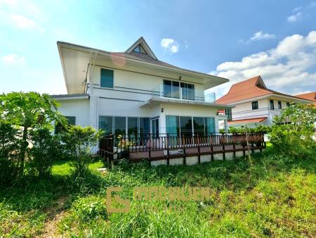 Luxury Lakeside Pool Villa, 4 Bedrooms, 4 Bathrooms