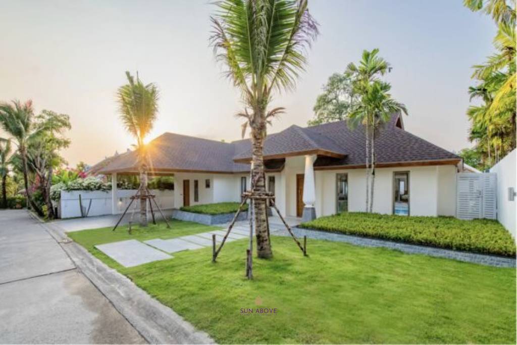 New renovated villa 4 beds in Cherngtalay