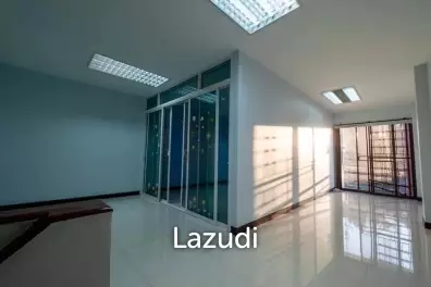 Luxury Home Office for rent in Phrakhanong