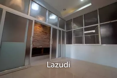 Luxury Home Office for rent in Phrakhanong